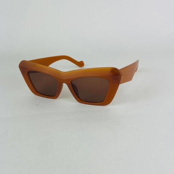 Cat eye translucent brown frame sunglasses - Picture 1 of 3